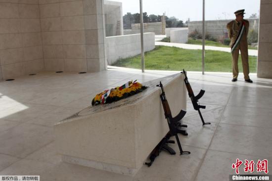 當(dāng)?shù)貢r間11月11日，約旦河西岸城市拉姆安拉，巴勒斯坦舉行儀式紀(jì)念阿拉法特逝世8周年。