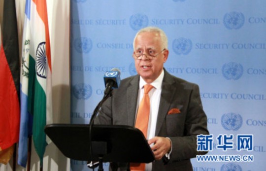 12月12日，在美國紐約聯(lián)合國總部，安理會本月輪值主席、摩洛哥常駐聯(lián)合國代表盧利什基向媒體宣讀聲明。聯(lián)合國安理會12日發(fā)表媒體聲明，對朝鮮發(fā)射衛(wèi)星的行為表示譴責。 新華社記者林瓊攝