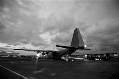 3月23日，中非共和國首都班吉，從加蓬首都利伯維爾出發(fā)的法國增援部隊(duì)共計(jì)200名士兵抵達(dá)班吉國際機(jī)場