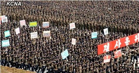 大會(huì)結(jié)束后，與會(huì)群眾舉行示威游行。