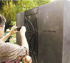 捷克旅行社推“腐敗游”，火了！