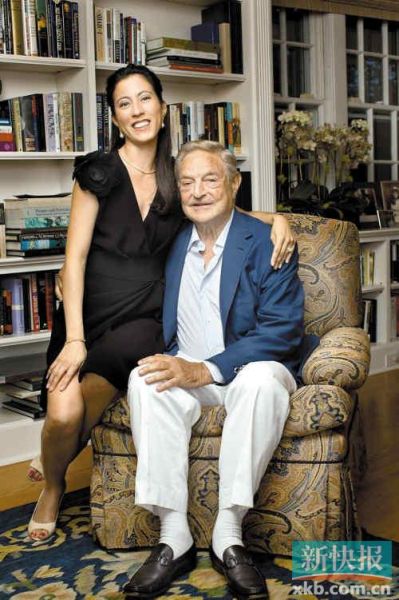 索羅斯及其未婚妻多美子。