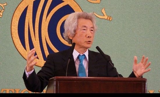 日本前首相小泉純一郎11月12日發(fā)表演說，支持安倍晉三對(duì)中國強(qiáng)硬，并鼓動(dòng)其參拜靖國神社。