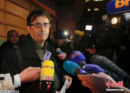 圖為醫(yī)院發(fā)言人接受采訪。