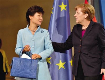 26日，默克爾與來訪的樸槿惠會晤。