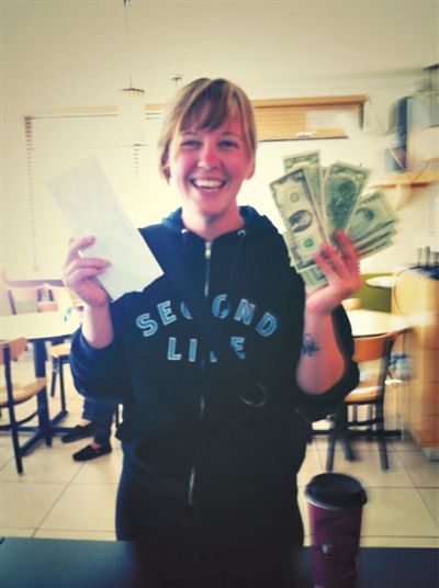 找到錢的“粉絲”會上傳一張與錢的合照。