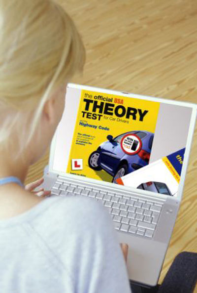 駕駛標(biāo)準(zhǔn)局的發(fā)言人稱，駕照申請(qǐng)通過率低證明了英國駕駛安全系數(shù)高。