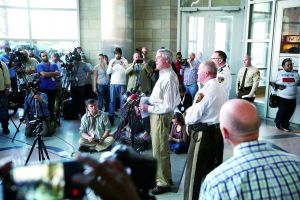 　圣路易斯縣檢方15日宣布，當(dāng)?shù)鼐揭炎カ@12日在弗格森市槍擊兩名執(zhí)勤警察的犯罪嫌疑人威廉斯。