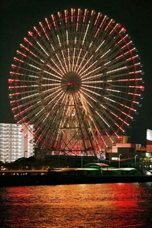 圖為該地晚上的夜景。