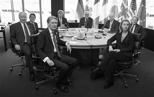 4月15日，日本外相岸田文雄（左二）參加G7外長(zhǎng)會(huì) 新華社發(fā)