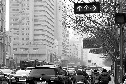 新交規(guī)“黃恐”引發(fā)擁堵？ 這個真的有！