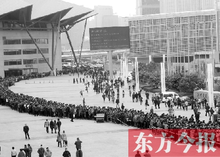 3月2日，在鄭州國際會展中心，河南省春季人才招聘會舉行，六萬五千名求職者扎堆求職