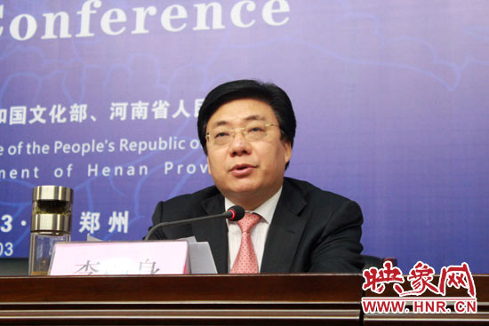 洛陽市市長李柳身發(fā)表熱情洋溢的旅游推介詞。