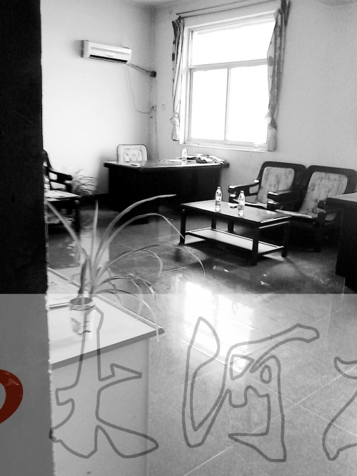 上班時間，這間辦公室內(nèi)卻空無一人。