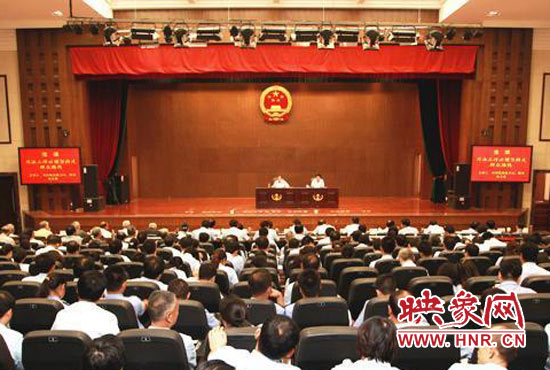 9月3日上午，河南省高級(jí)人民法院召開機(jī)關(guān)全體黨員干部大會(huì)