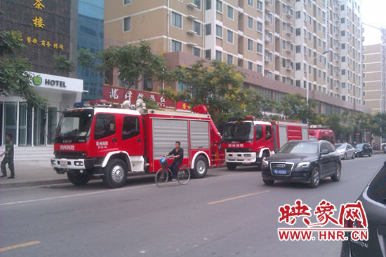 消防隊員趕來救援