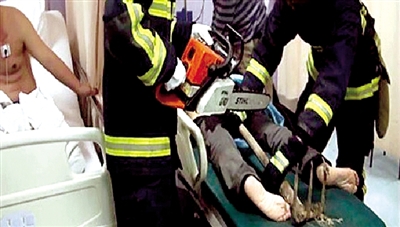 一陣痛，鐵耙柄插進(jìn)身體里