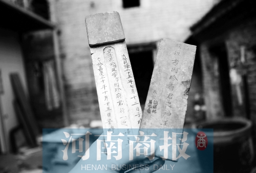 花五松的老宅里，還有祖上留下的牌位