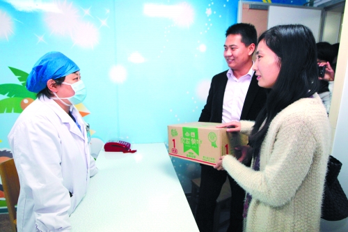 一家愛(ài)心企業(yè)專門送來(lái)了奶粉