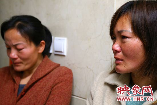 提及現(xiàn)狀，柴小快的女兒不住流淚。