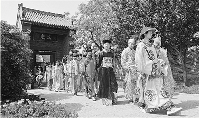 5月1日,大型實景劇《慈禧駕臨康百萬莊園》將在鞏義康百萬莊園首演。