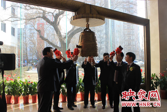 1月7日，在全國股份轉讓系統(tǒng)（即新三板），伴隨著開市寶鐘的敲響，山水園林股份有限公司正式登陸新三板。