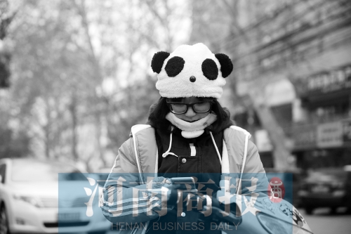 氣溫降了下來，不少人出行都裝備整齊