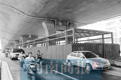 建設(shè)中的隴海路快速公交站臺，這條線路或取名B5