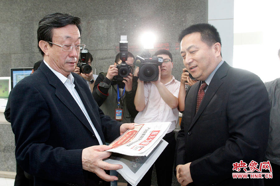 東方今報(bào)報(bào)社社長趙國平向河南省委書記、省人大常委會主任郭庚茂匯報(bào)東方今報(bào)的內(nèi)容、發(fā)行等情況 東方今報(bào)