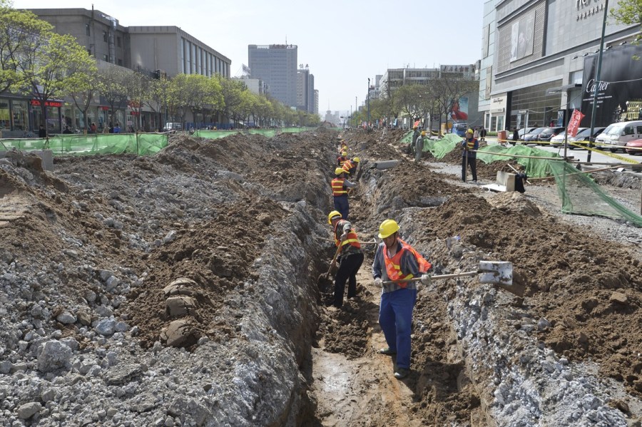 4月23日，太原，施工中的府西街。
