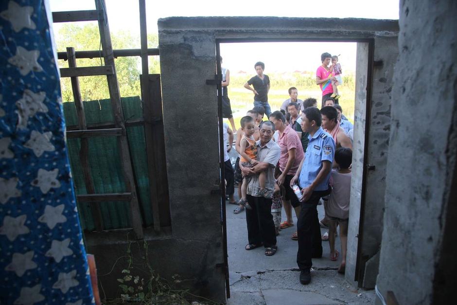 2013年08月06日消息，浙江省嘉興市秀洲區(qū)油車港鎮(zhèn)濮家灣村蠟燭浜一帶，是典型的城中村。村中農(nóng)民房被分隔成許多間出租給附近打工者。