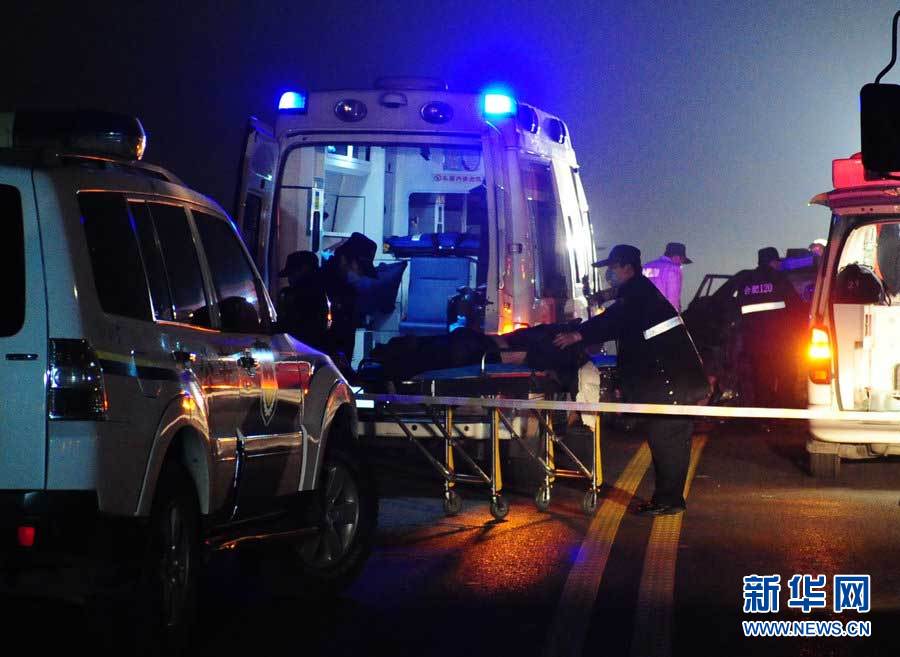 2013年1月9日，合肥，事故現(xiàn)場(chǎng)，兩輛受損車(chē)輛已經(jīng)全部變形