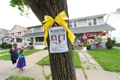 7日，當(dāng)?shù)貙ふ胰⒌膯⑹逻€在原處。