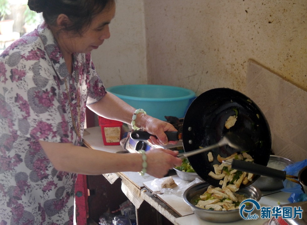 環(huán)衛(wèi)老工人的"北京愛情"