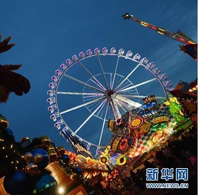 德國(guó)柏林圣誕市場(chǎng)開(kāi)張