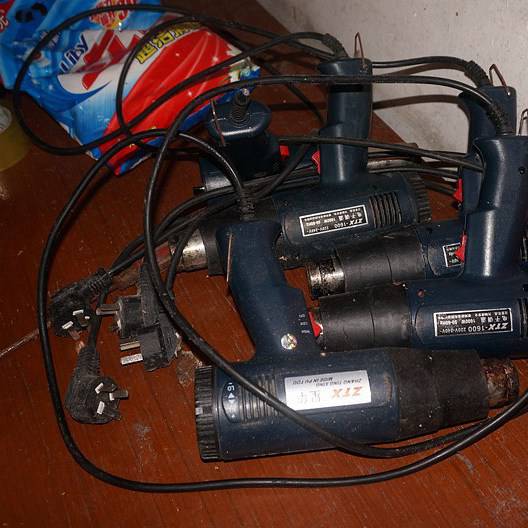 假劣“紅?！卑父嫫? title=