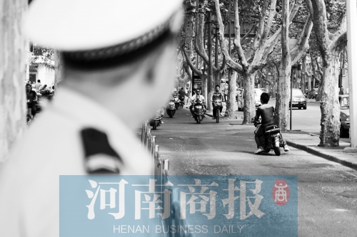 有警察，趕緊掉頭！