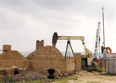 正在作業(yè)的揭蓋井，位于定邊縣紅柳溝鎮(zhèn)紅柳溝村。