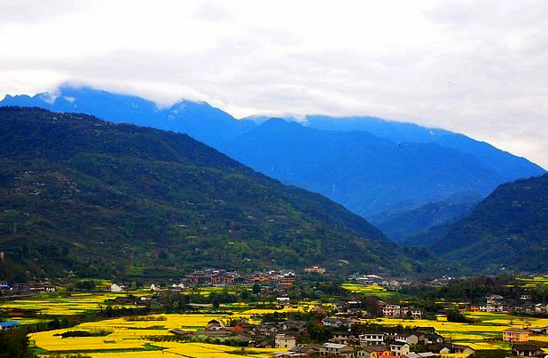 麻辣冬日二三五，芳菲三月看峨眉