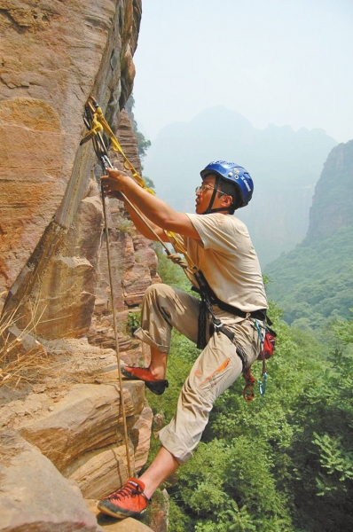 本周末，到萬(wàn)仙山看“峭壁上的芭蕾”