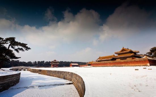 厚厚的積雪，萬籟俱寂