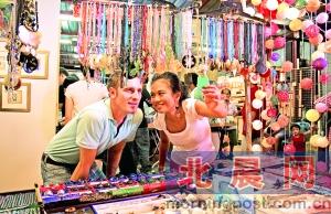 更多的購物樂趣要在夜市、跳蚤市場中慢慢發(fā)掘。