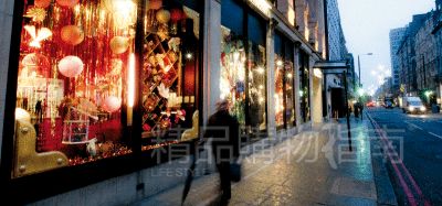 在圣誕節(jié),即使window shopping也很美好。