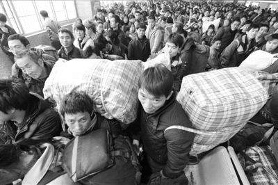 　　火車站人滿為患。新華社發(fā)