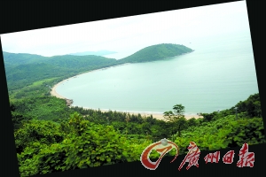 長長的沙灘海岸。