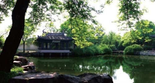 　　江南如珠璣般分布著許多私家園林。