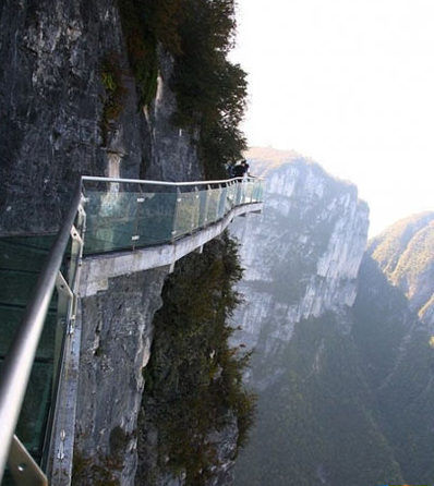 　　天門(mén)山鬼谷玻璃棧道