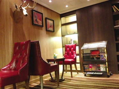 　　28平方米的豪華標(biāo)準(zhǔn)間設(shè)施齊全。