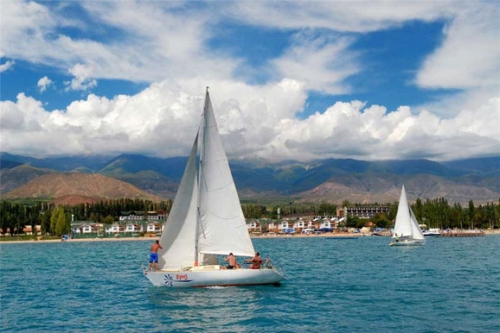 親近寧?kù)o大自然 盤(pán)點(diǎn)全球12大適宜度假的湖泊