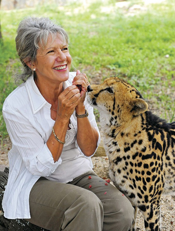 　　自然保護(hù)區(qū)、瀕危動(dòng)物 中心、奢華營(yíng)地酒店,無(wú)一不是Lente女士熱愛(ài)動(dòng)物和大自然的杰作